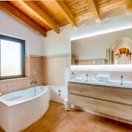 Kiana Villa